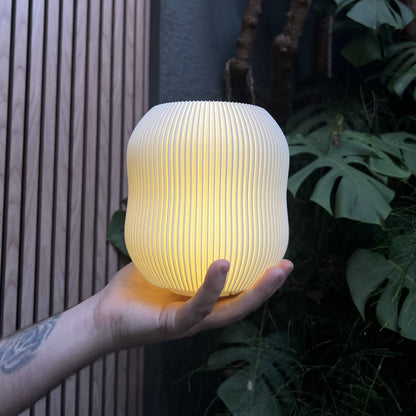 Luminária SoftGlow - Design Leve e Orgânico