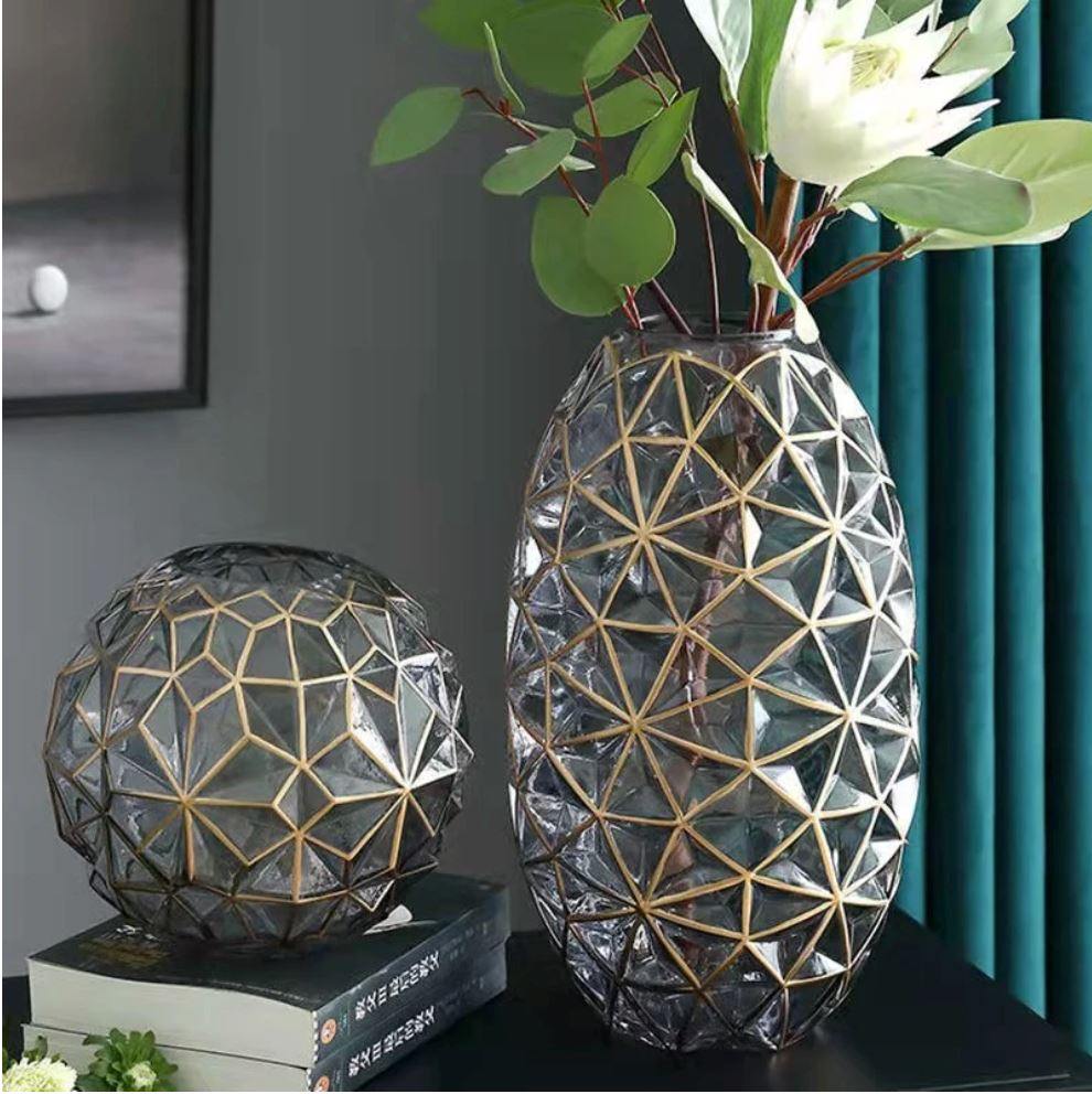 Vaso in vetro nero con inclusioni in oro - Asta Design, Arti decorative del XX secolo, Vintage - Casa d'aste La Rosa Vaso in vetro nero con inclusioni in oro - Asta Design, Arti decorative del XX secolo, Vintage - Casa d'aste La Rosa